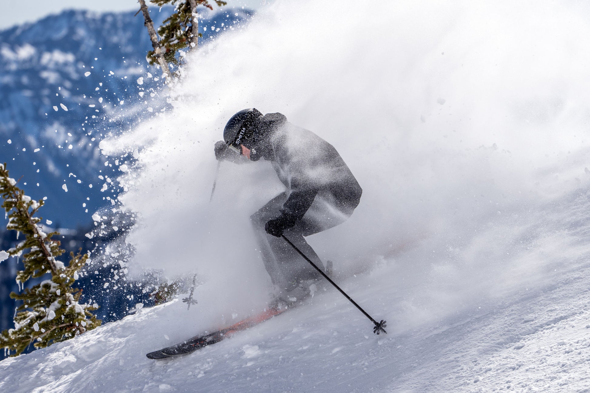 Skier throwing up powder