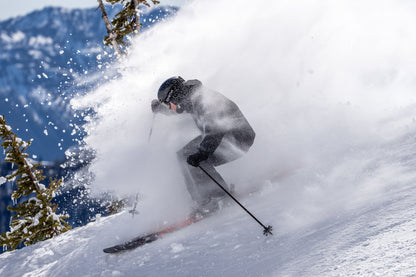 Skier throwing up powder